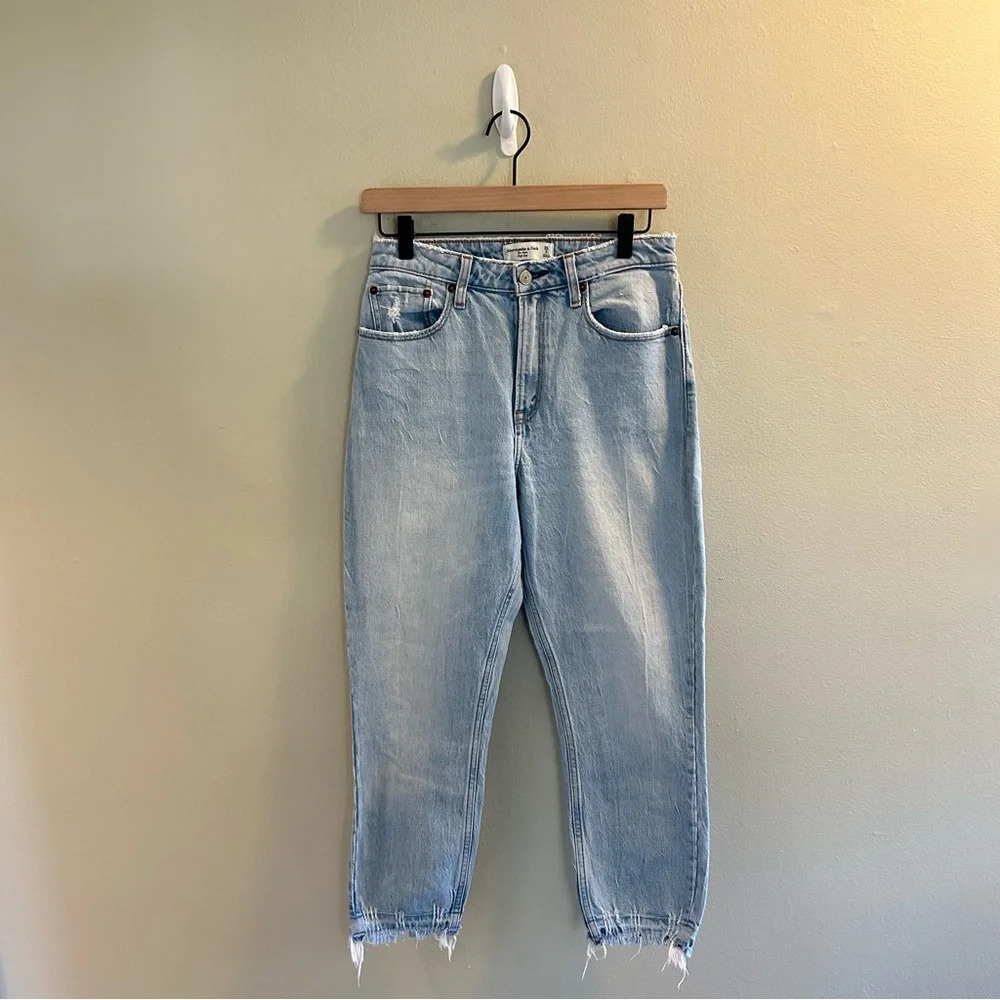 Abercrombie & Fitch Curve Love High Rise Mom Jean Womens Size 26 Short Light - Picture 2 of 9